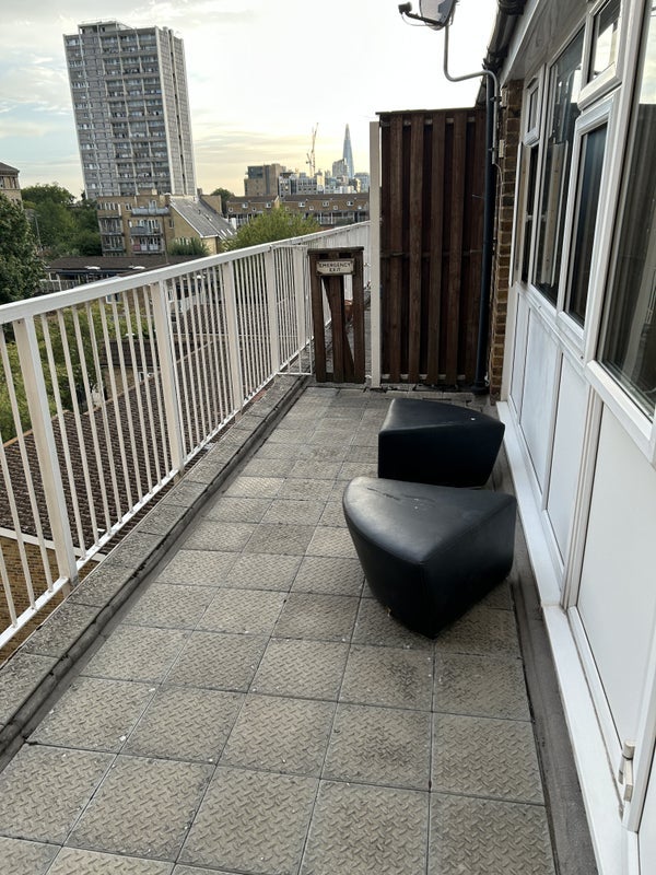 Room Cable Street in Greater London