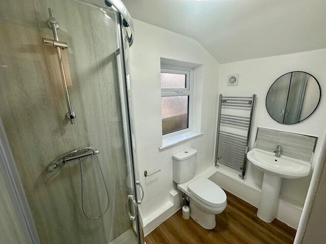 Room Lodge Road in Rugby