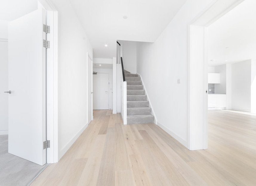 Flat Royal Crest Avenue in Greater London