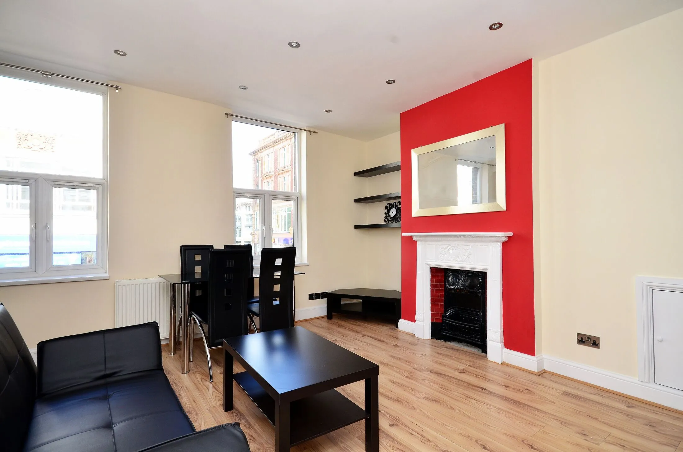 Flat Windmill Street in Greater London