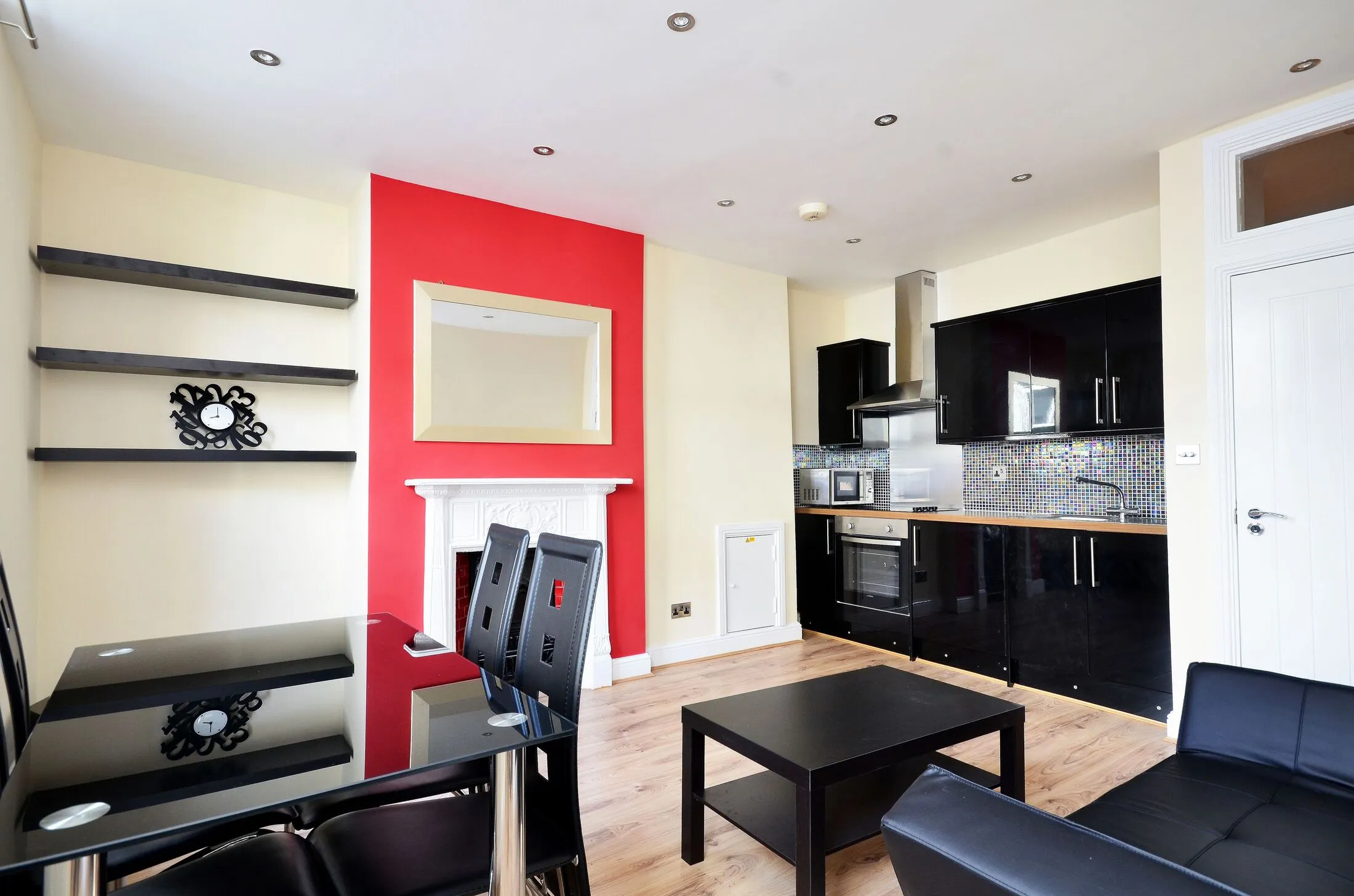 Flat Windmill Street in Greater London