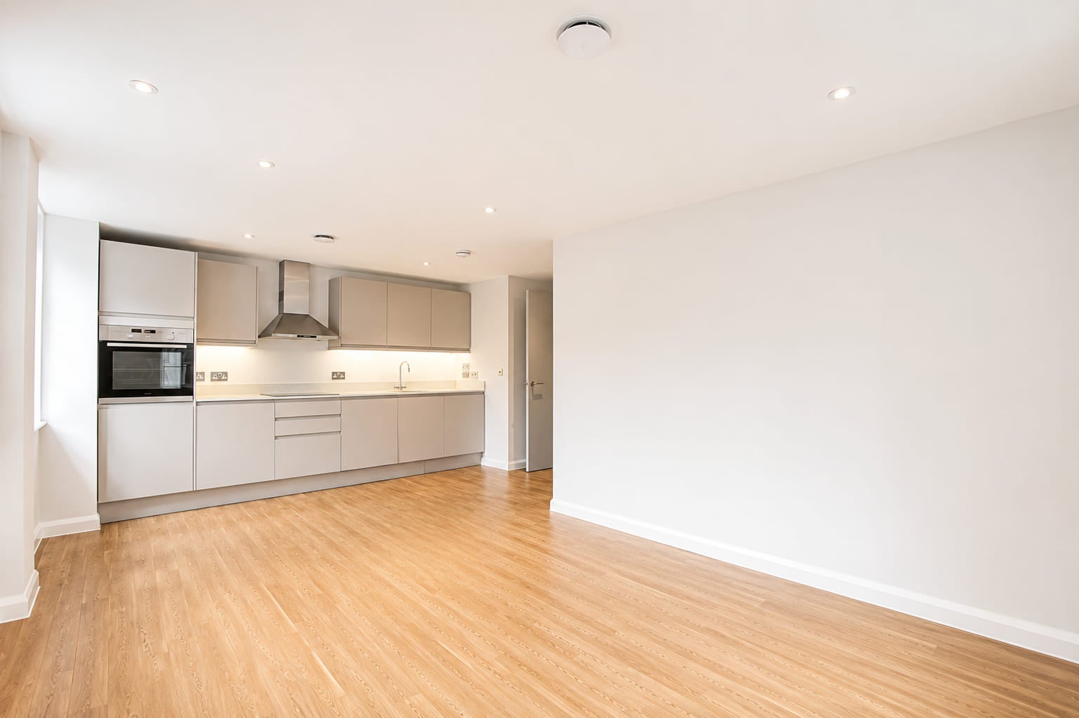 Flat Newmarket Avenue in Bristol