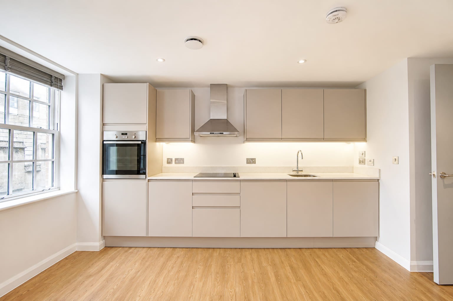 Flat Newmarket Avenue in Bristol