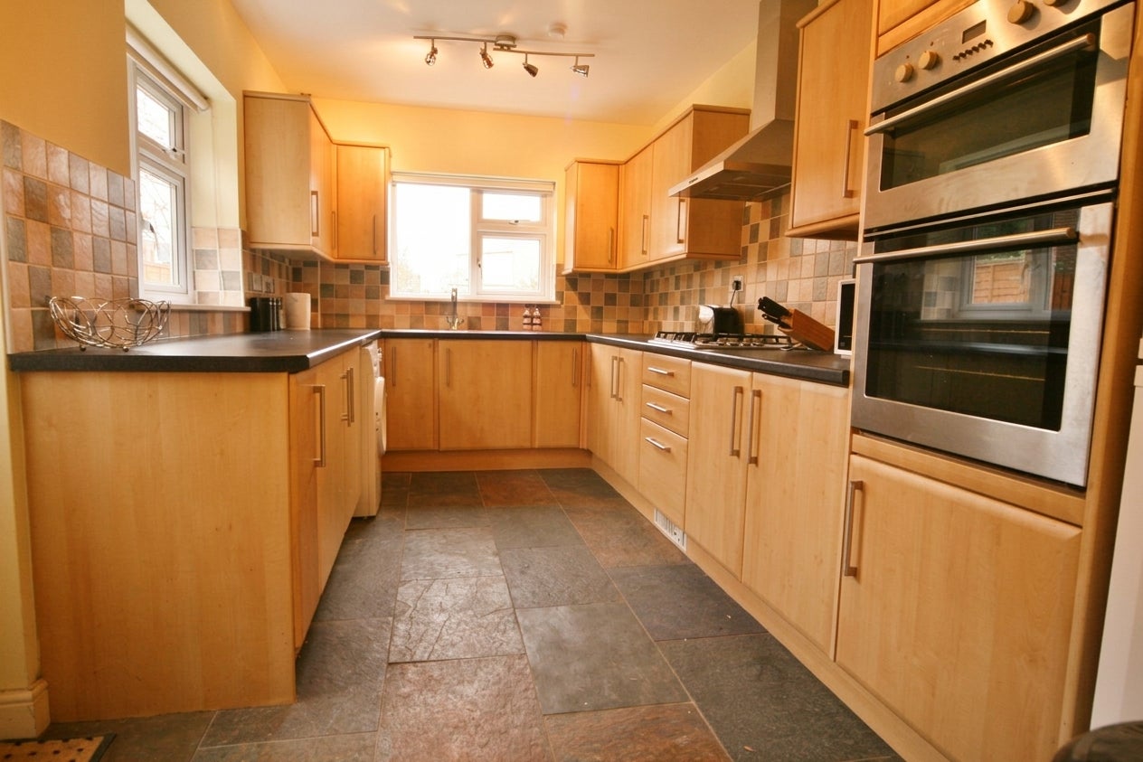 Flat Serlo Road in Gloucester