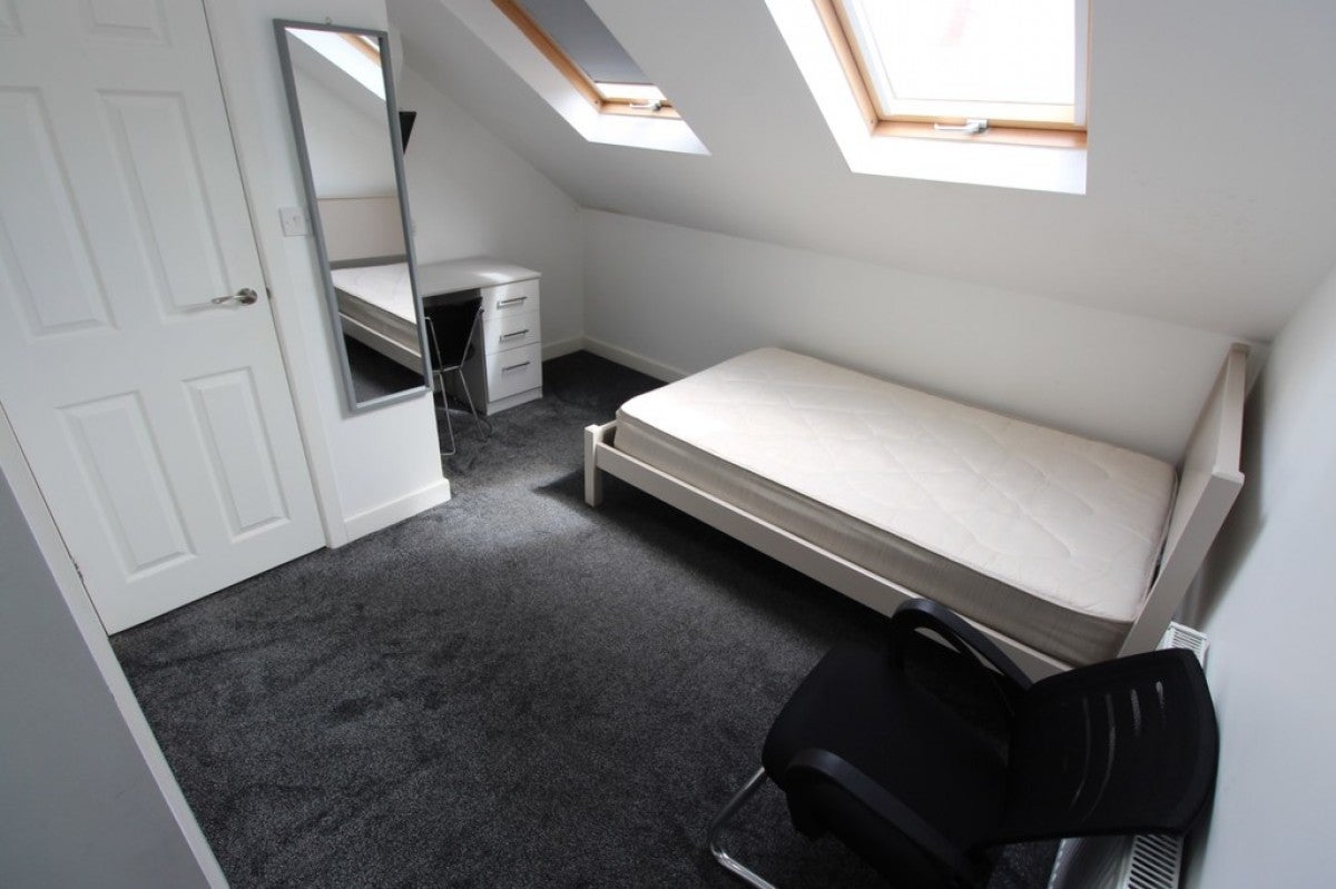 Room Irving Road in Coventry