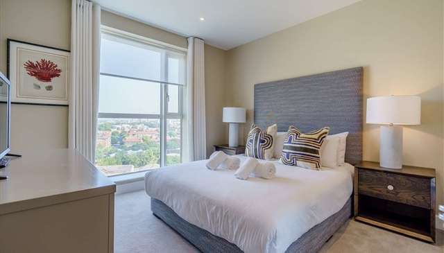 Flat Westferry Circus in Greater London