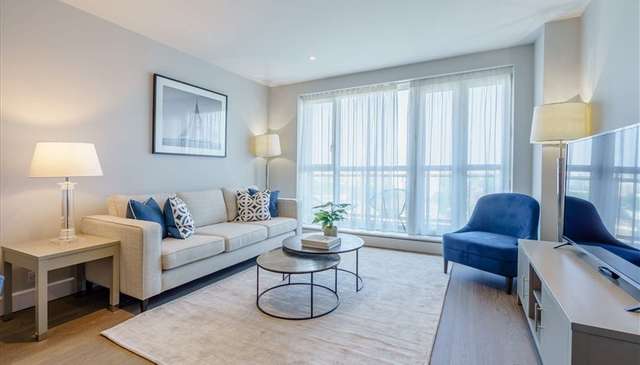 Flat Westferry Circus in Greater London
