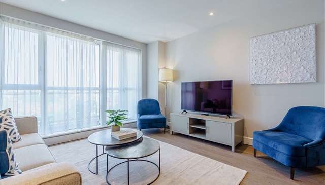 Flat Westferry Circus in Greater London