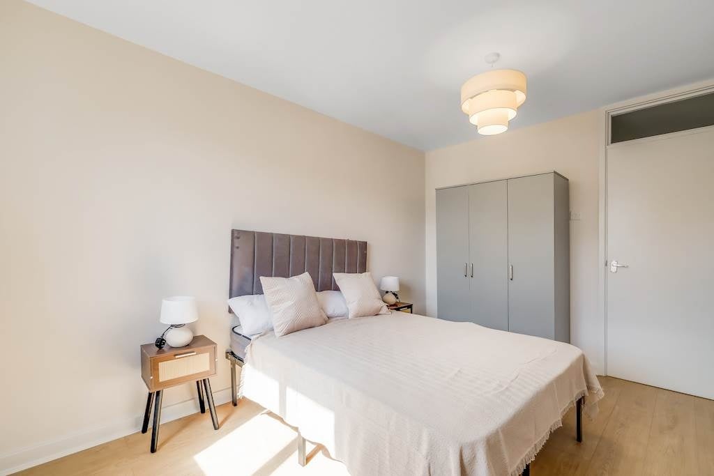 Flat Knoyle Street in Greater London