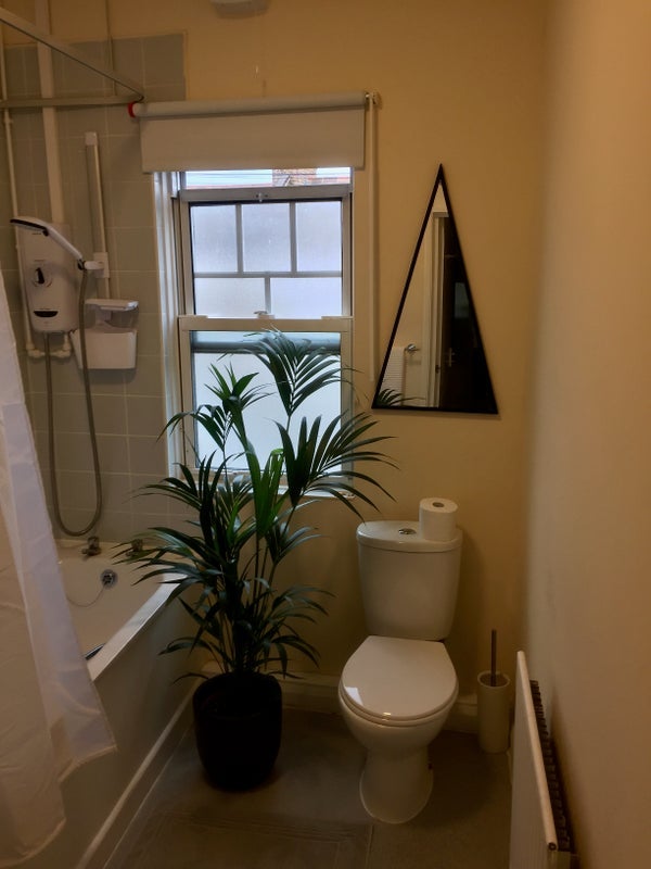 Room Kilburn Lane in Greater London
