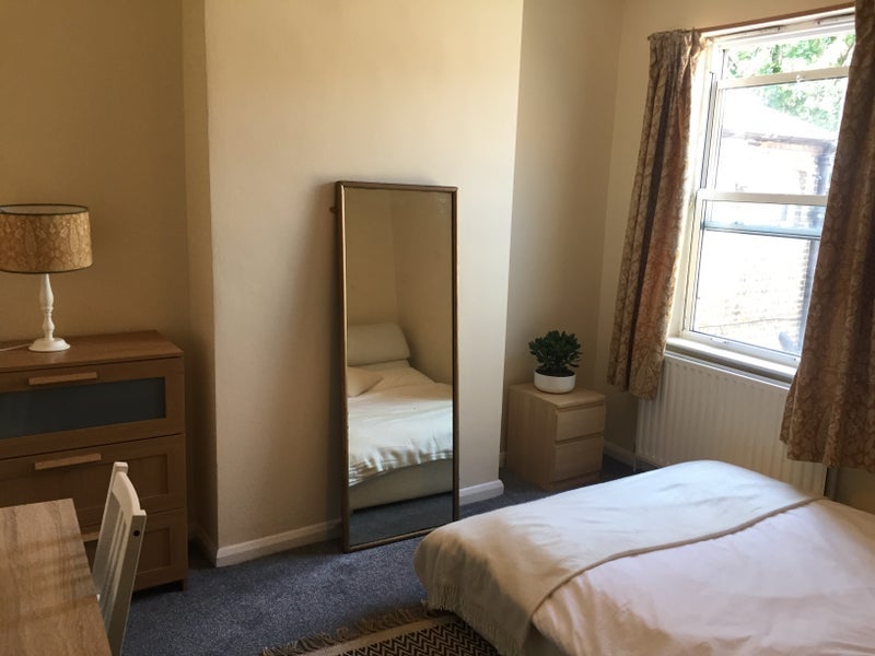 Room Kilburn Lane in Greater London