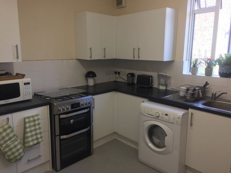 Room Kilburn Lane in Greater London