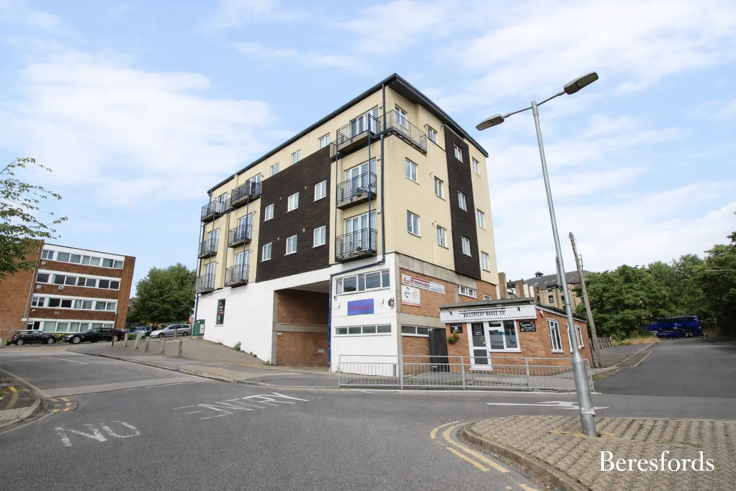 Flat Radford Way in Billericay