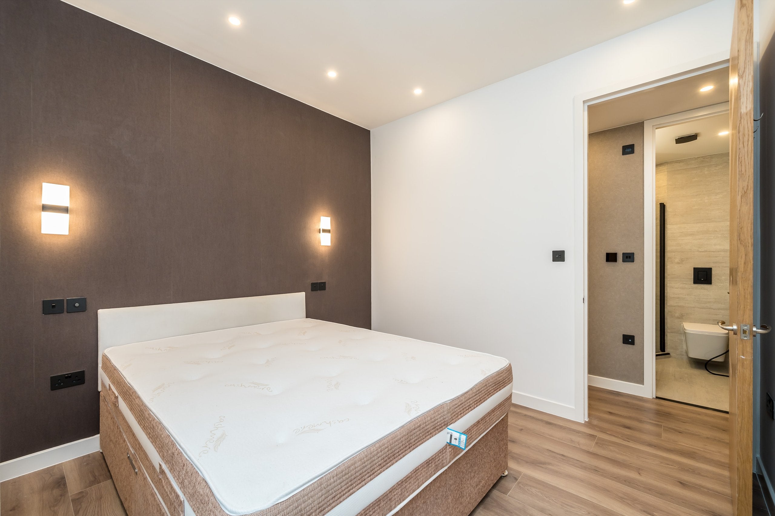 Flat Lowndes Square in Greater London