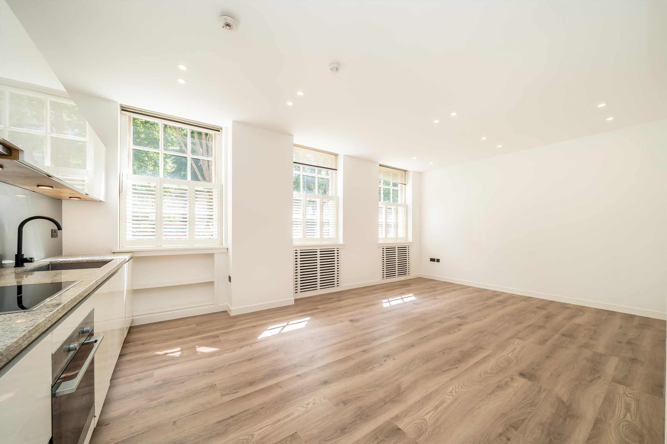Flat Lowndes Square in Greater London