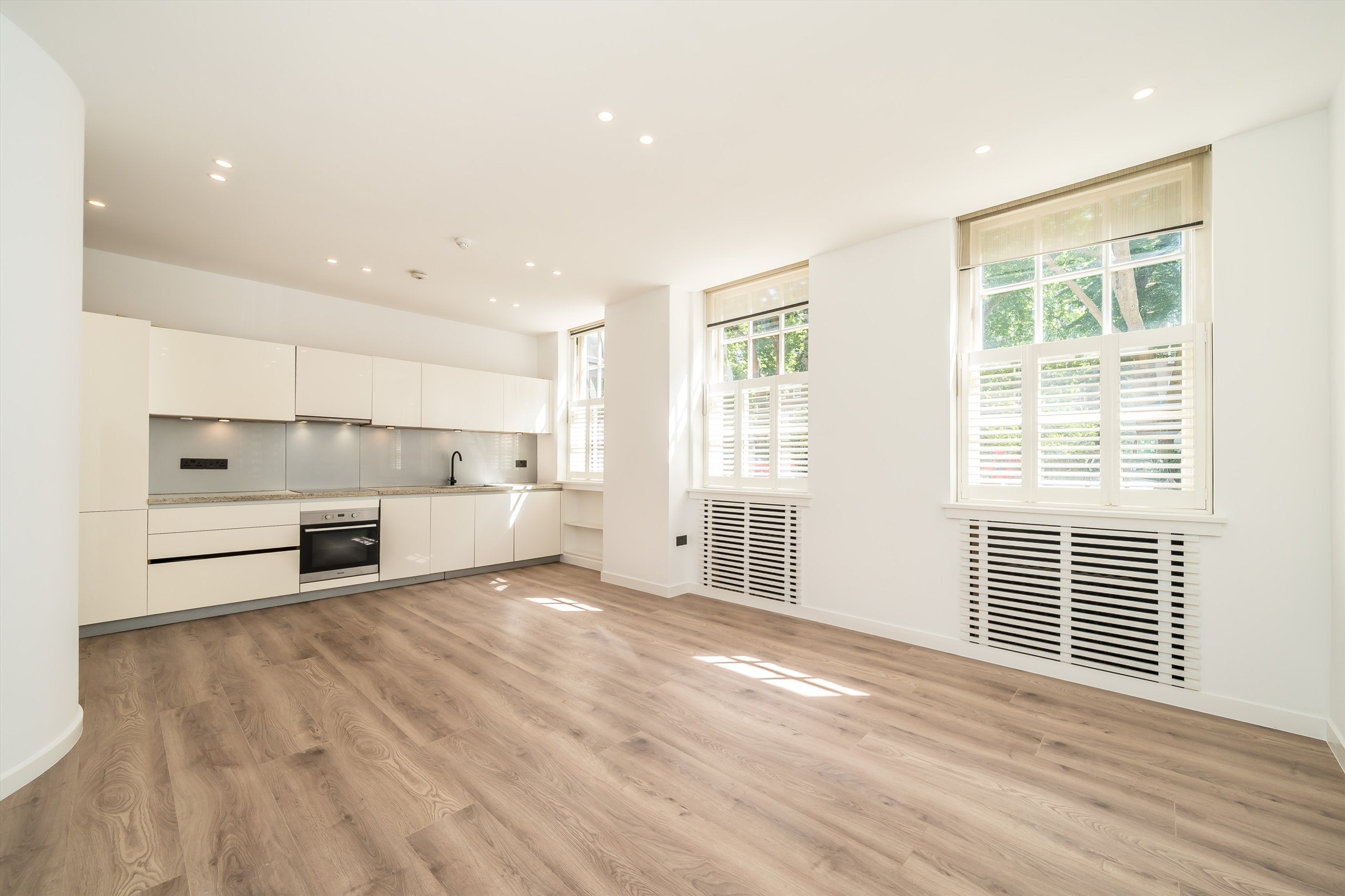 Flat Lowndes Square in Greater London