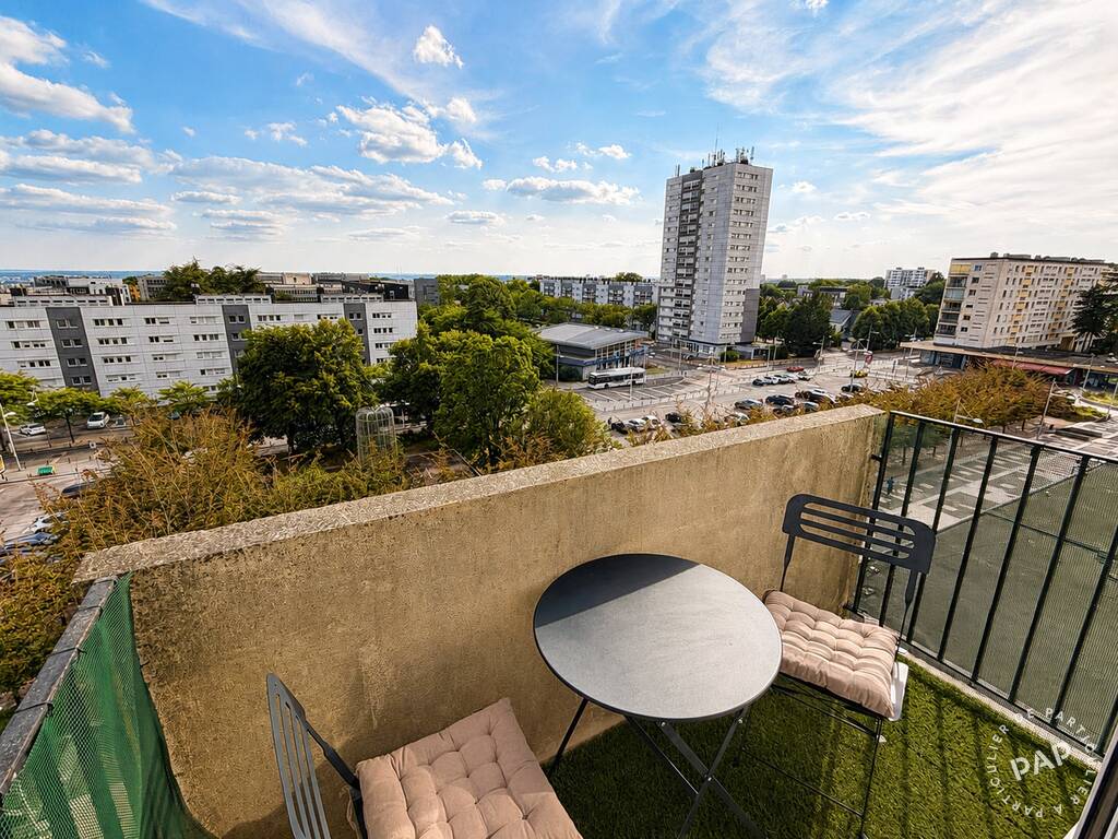 Flat Rue Raymond Aron in Mont-Saint-Aignan