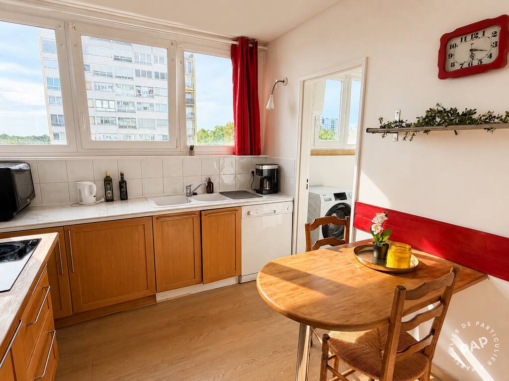 Flat Rue Raymond Aron in Mont-Saint-Aignan