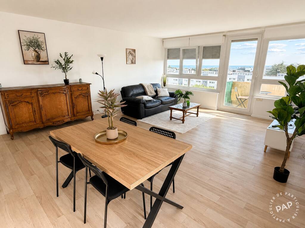 Flat Rue Raymond Aron in Mont-Saint-Aignan