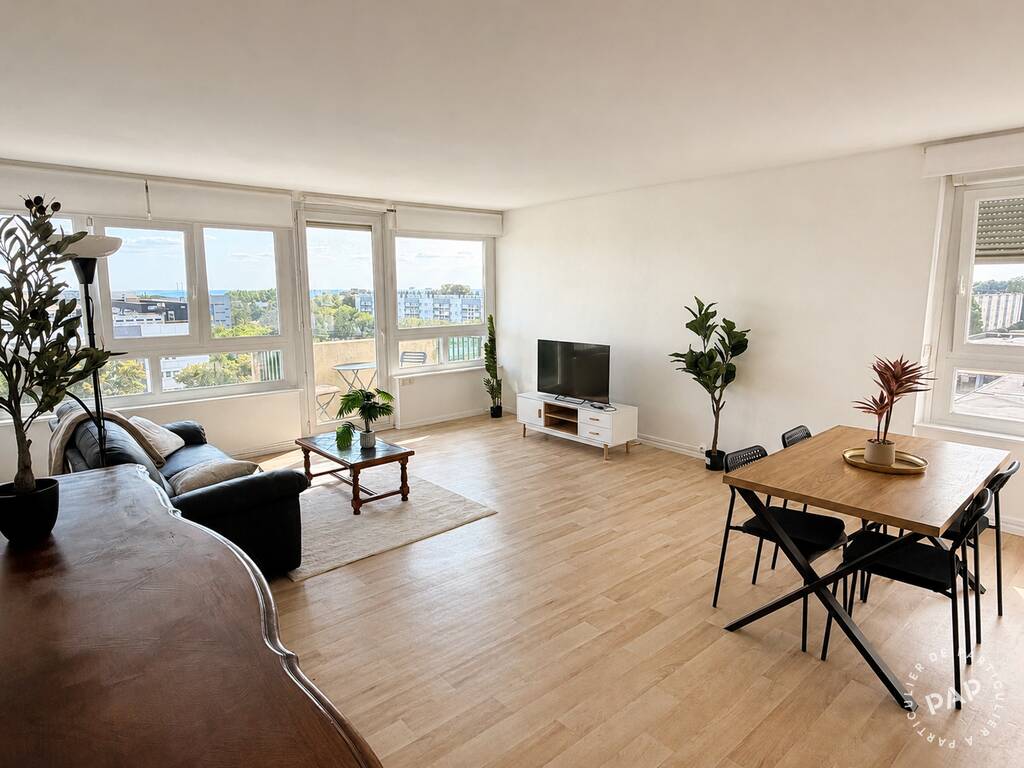 Flat Rue Raymond Aron in Mont-Saint-Aignan