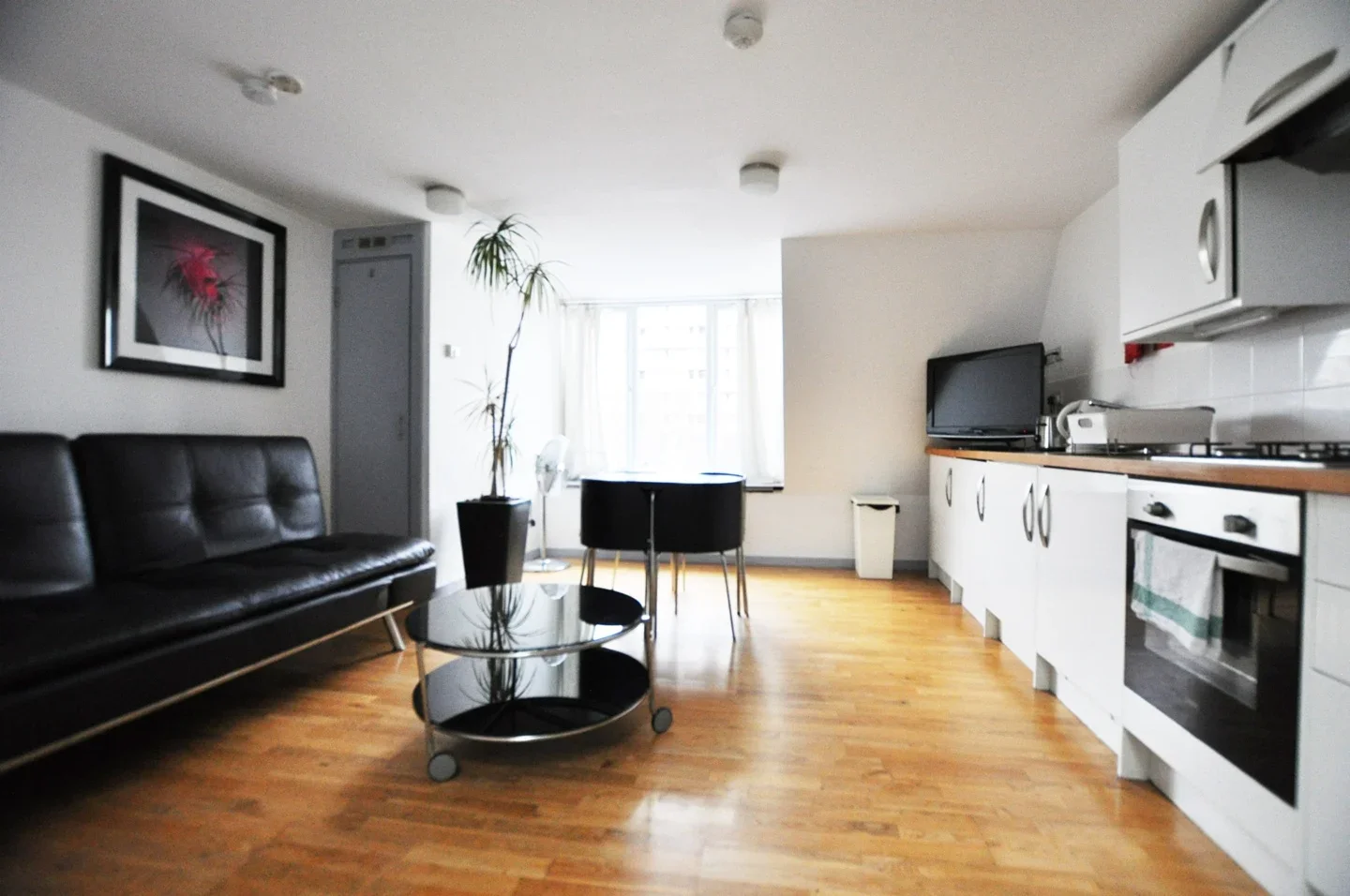 Flat Voss Street in Greater London