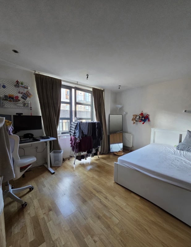 Room Curtain Road in Greater London