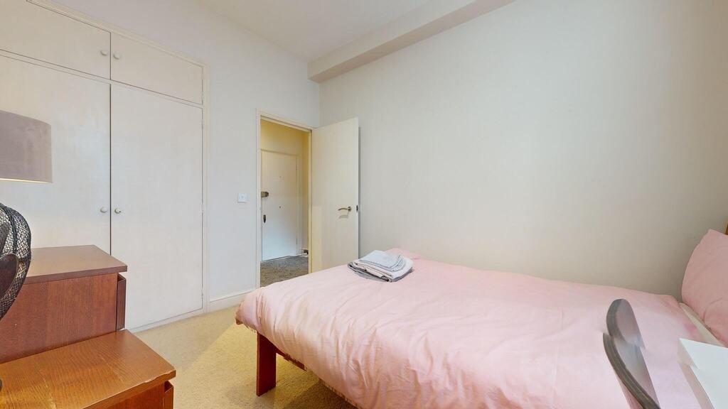 Flat Nevern Place in Greater London