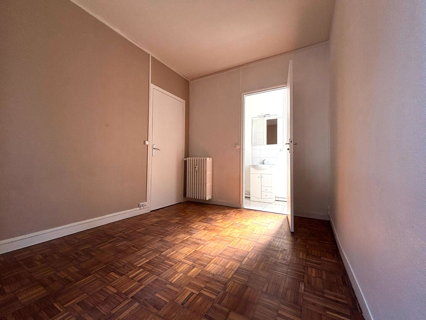 Flat Place Roger Salengro in Nantes