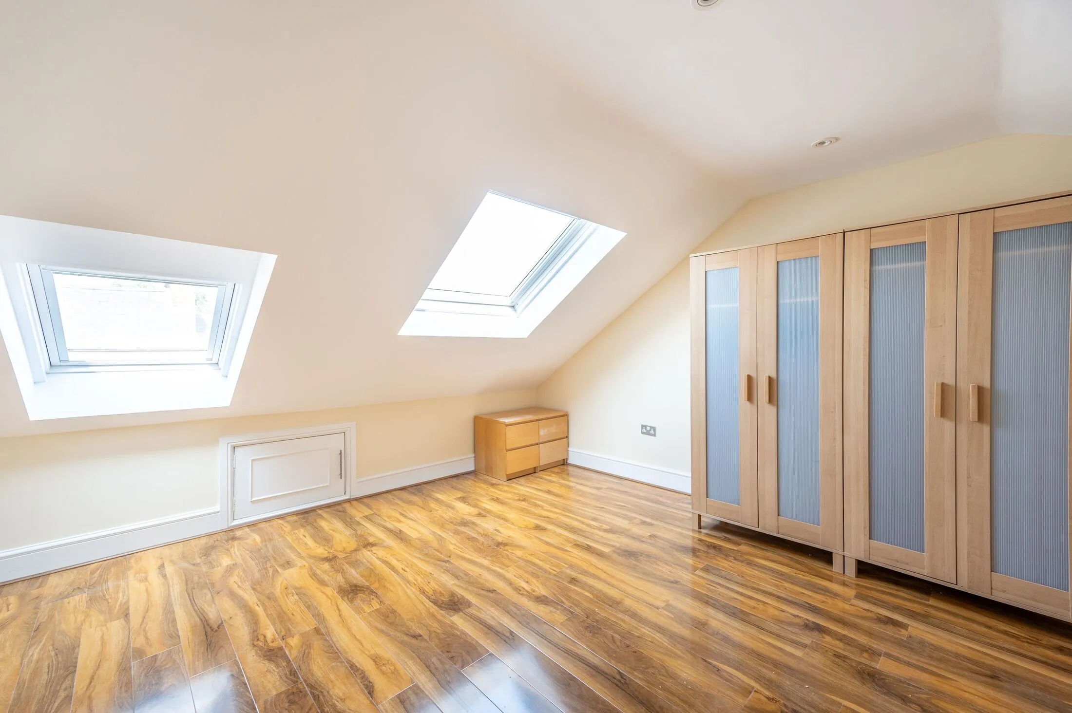 Flat Enfield Road in Greater London