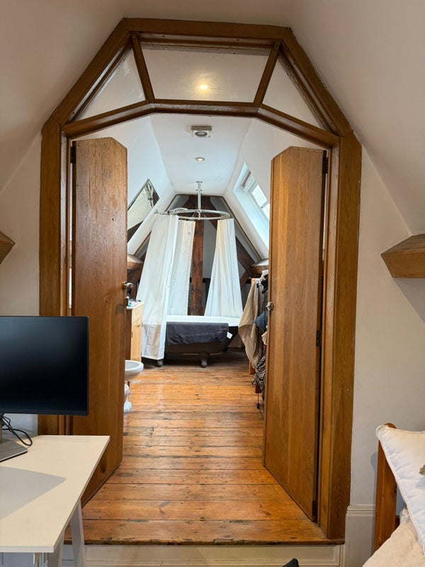 Room Commercial Street in Greater London