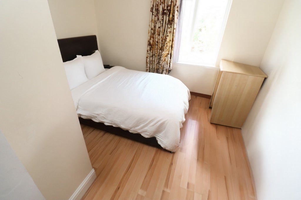 Room Globe Road in Greater London