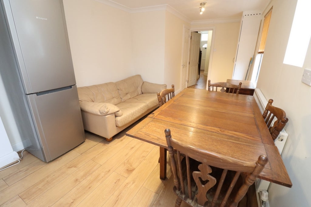 Room Globe Road in Greater London