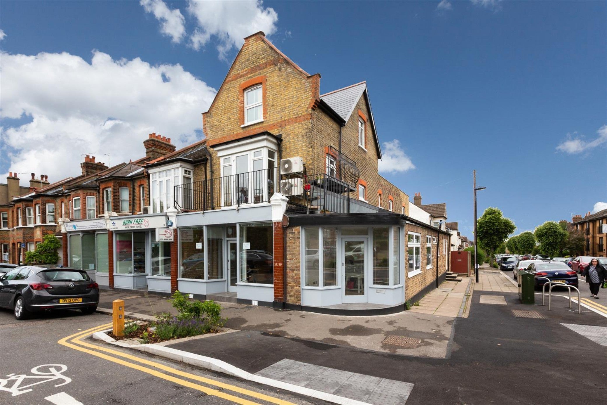 Flat Hoppers Road in Greater London