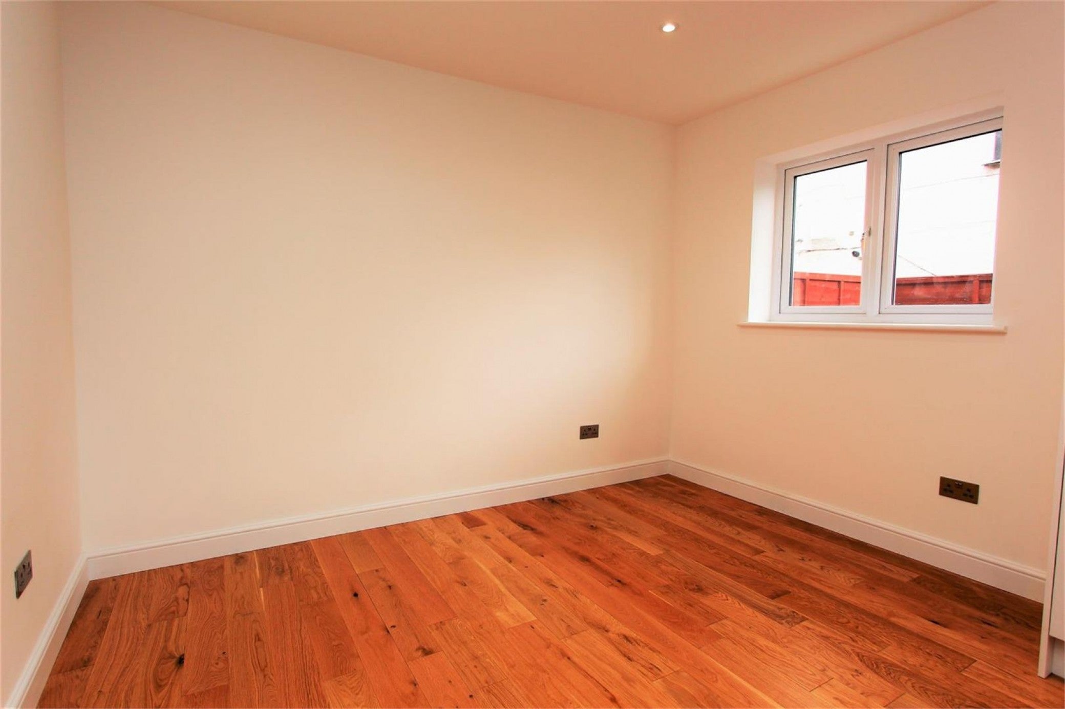 Flat Hoppers Road in Greater London