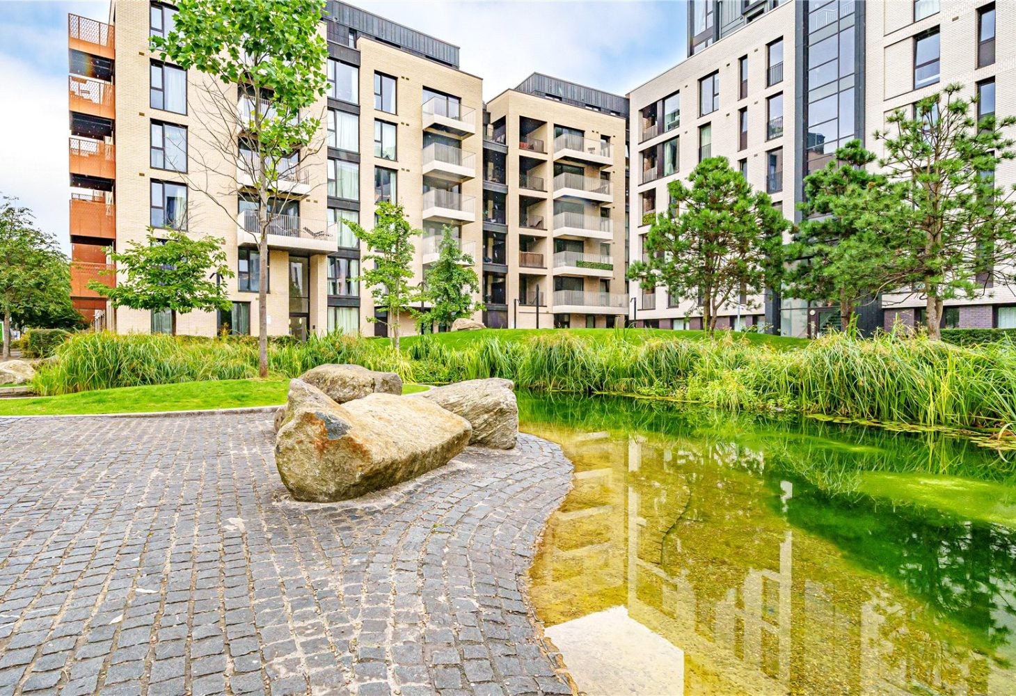 Flat Forrester Way in Greater London