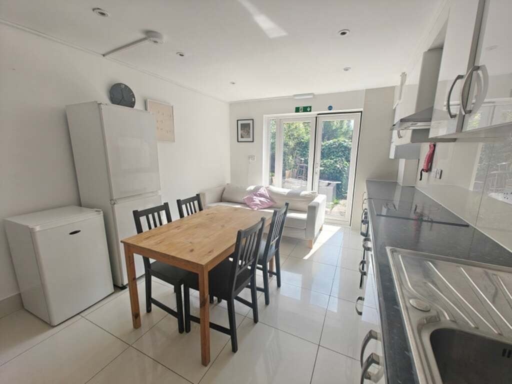 Room Brabazon Street in Greater London