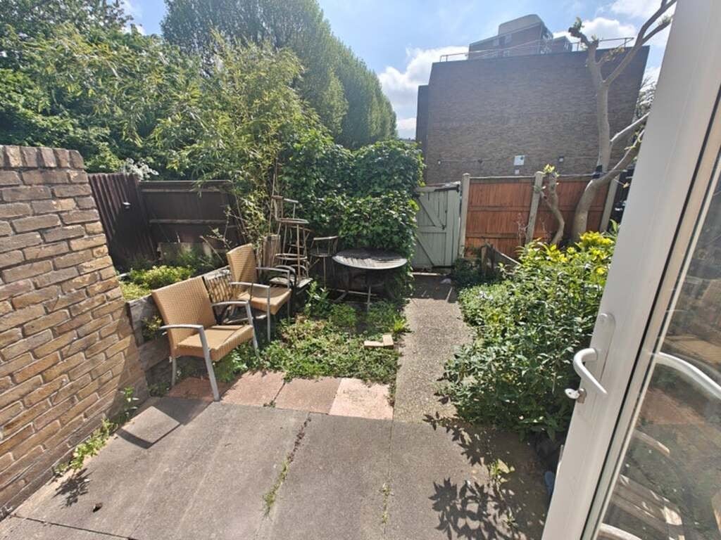 Room Brabazon Street in Greater London