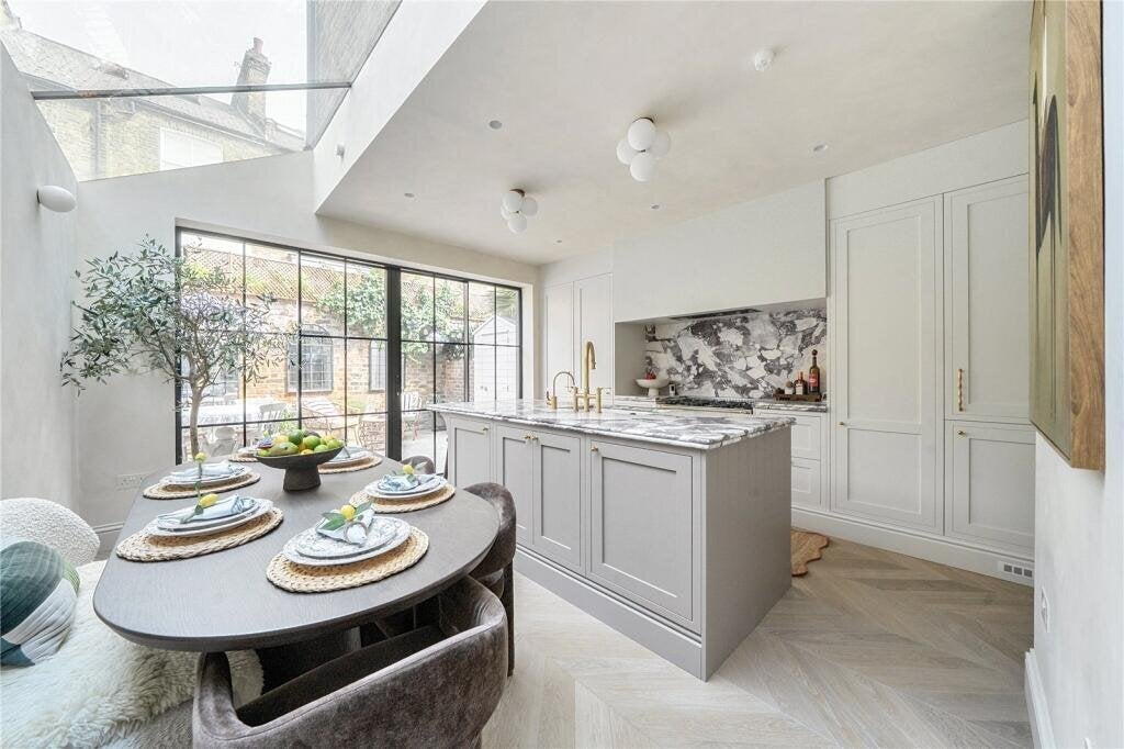 House Duke Road in Greater London