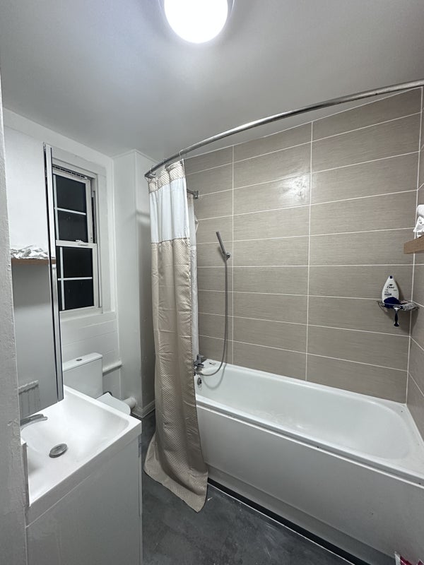 Room Tooley Street in Greater London