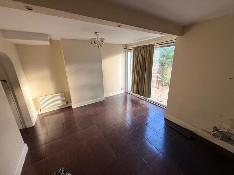 Room Beverstone Road in Greater London