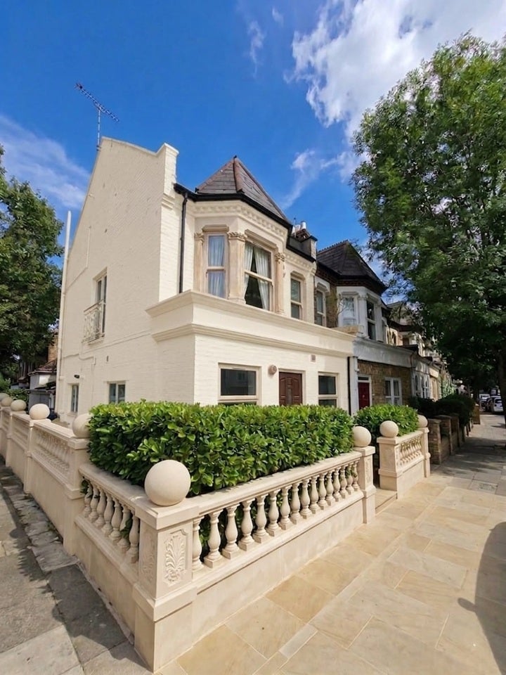 Flat Acton Lane in Greater London