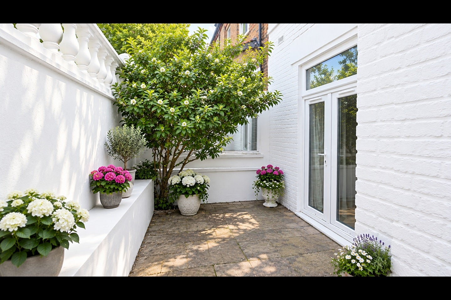 Flat Acton Lane in Greater London
