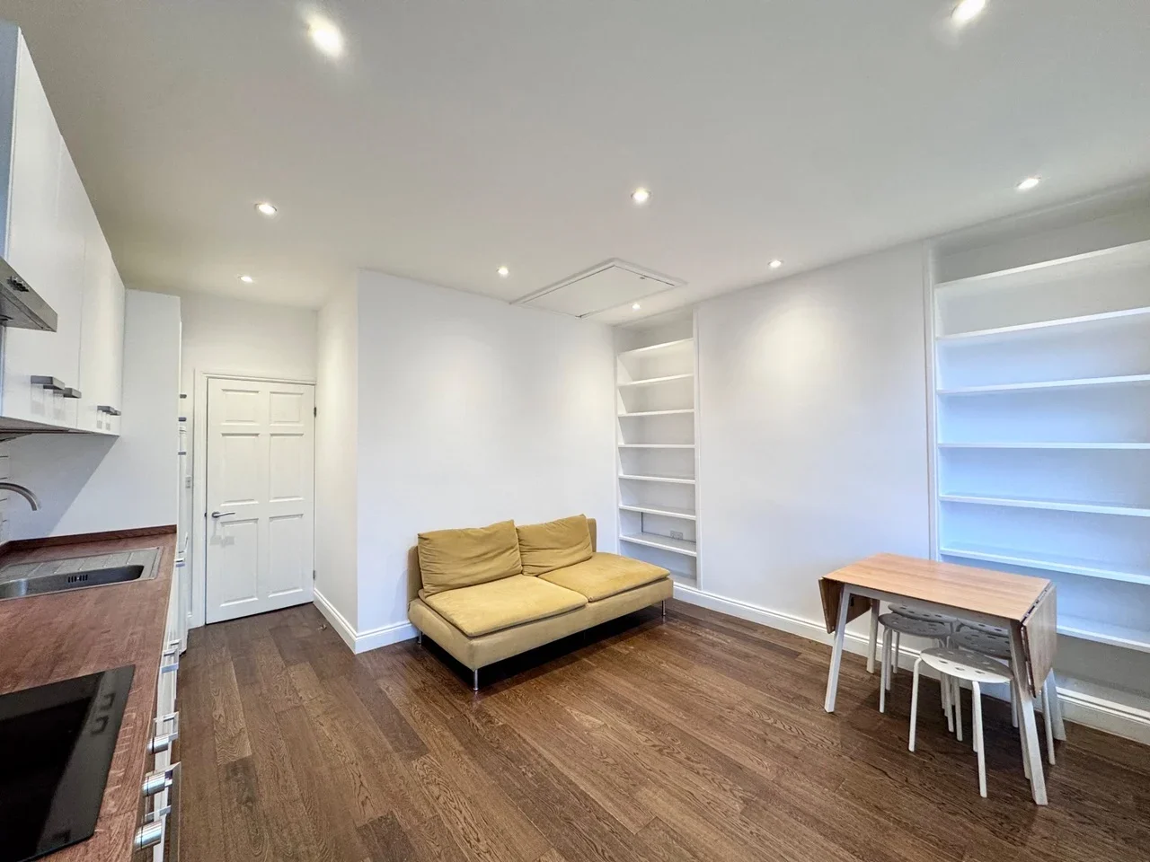 Flat Buckland Road in Greater London
