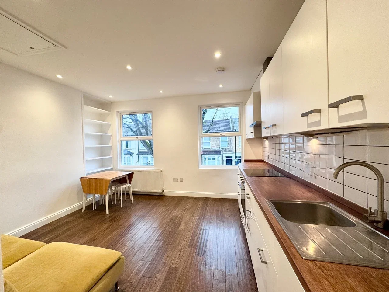 Flat Buckland Road in Greater London
