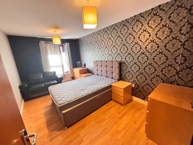 Room Withering Close in Wellington