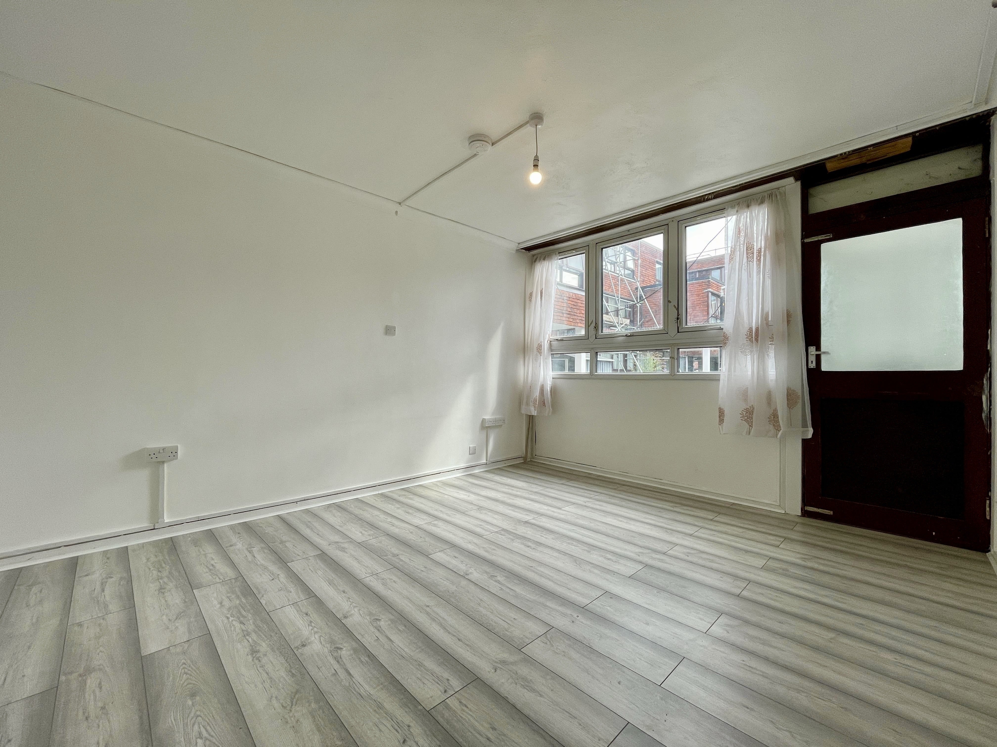 Flat Carlton Grove in Greater London