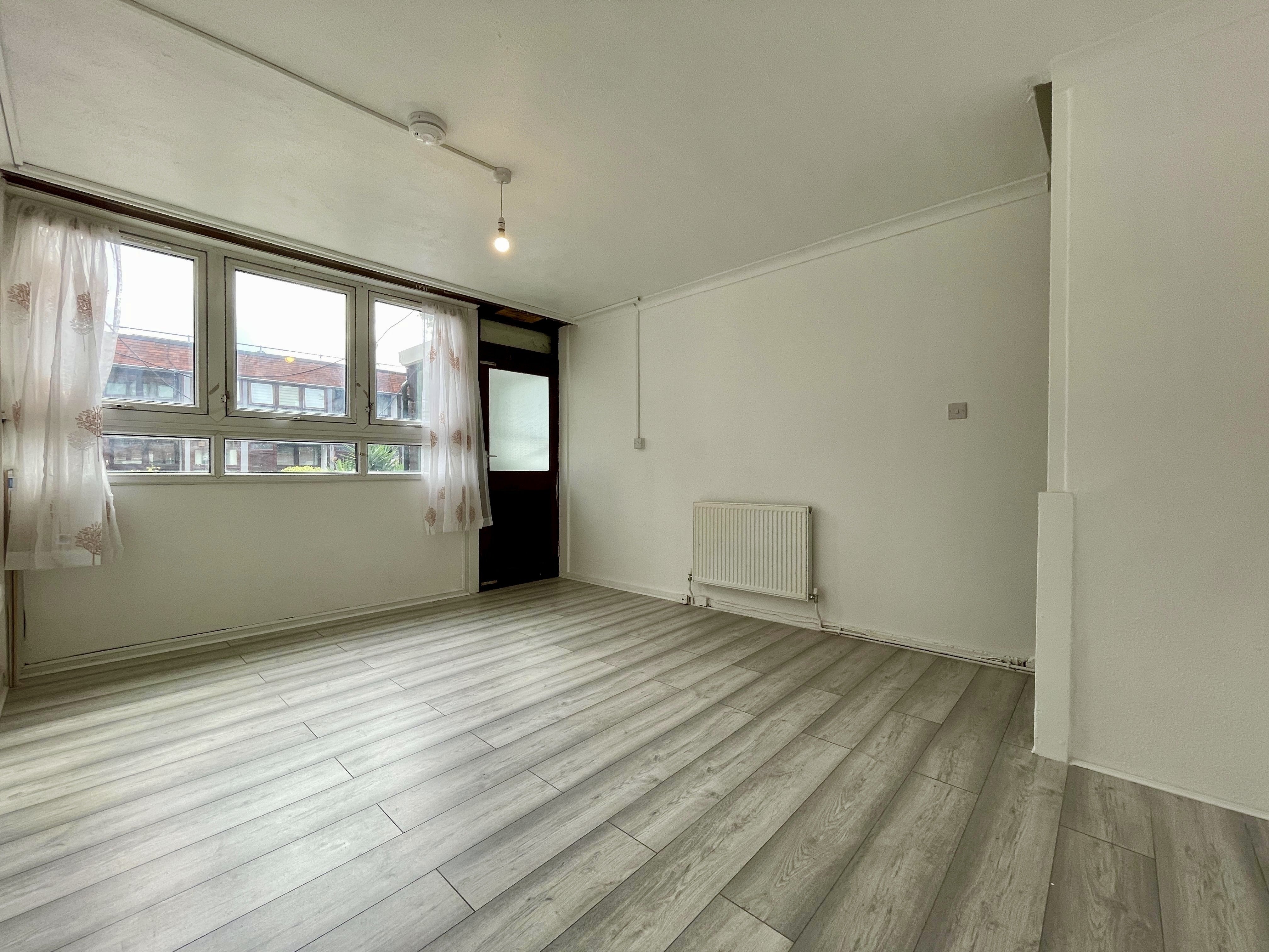 Flat Carlton Grove in Greater London