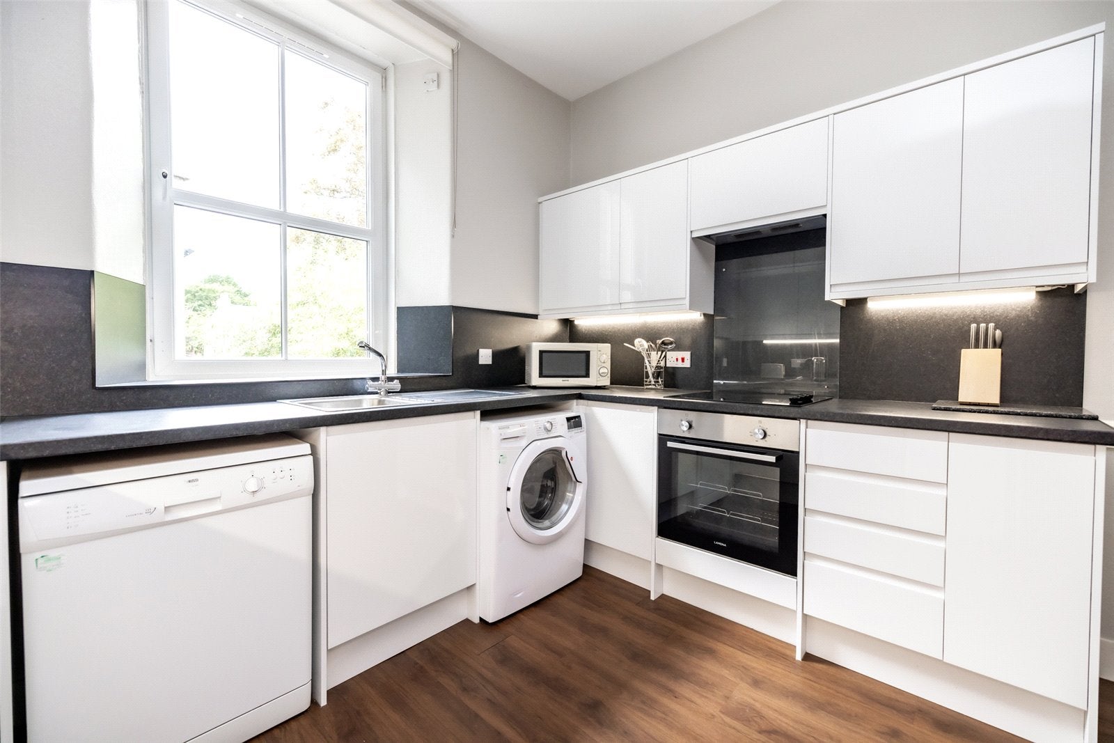 Flat Whitehall Place in Aberdeen City