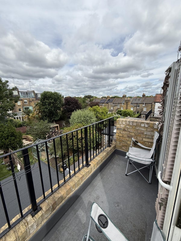 Room Glycena Road in Greater London