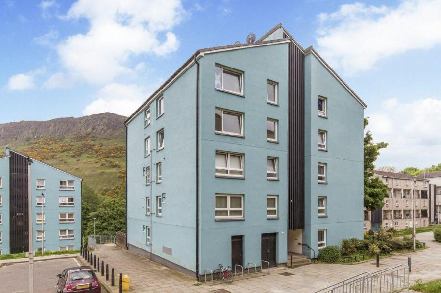 Flat Viewcraig Street in City of Edinburgh